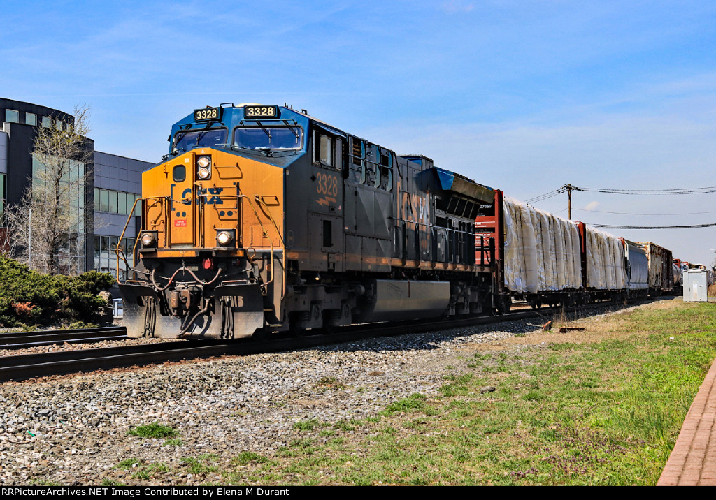 CSX 3328 on M-403